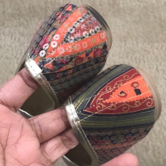 Shoes size 6-6.5 - Picture 3 of 3